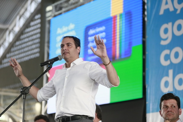 Paulo Câmara comanda Caravana do 13º do Bolsa Família no Recife