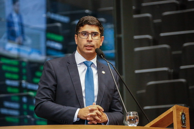 Lessa diz que é vítima de Fake News e esclarece boato