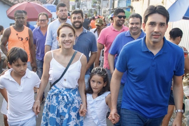 Silvio sobe o Morro da Conceição e diz que vai falar sobre o Recife na hora certa