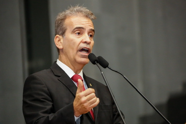 Feitosa propõe audiência visando melhorias para policiais e bombeiros militares