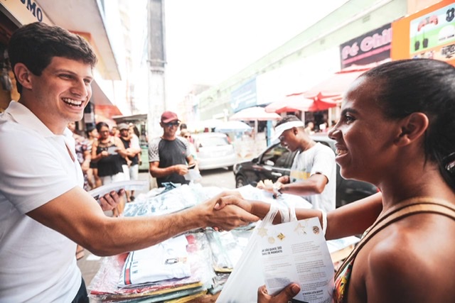 João Campos visita centro do Recife e faz balanço do mandato