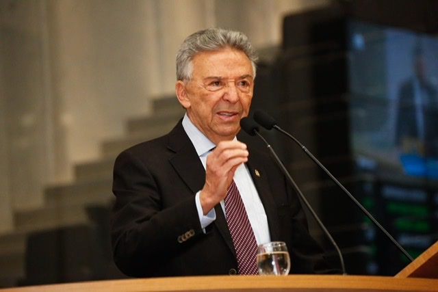 Queiroz destina emenda para construção da sede da UPE em Caruaru