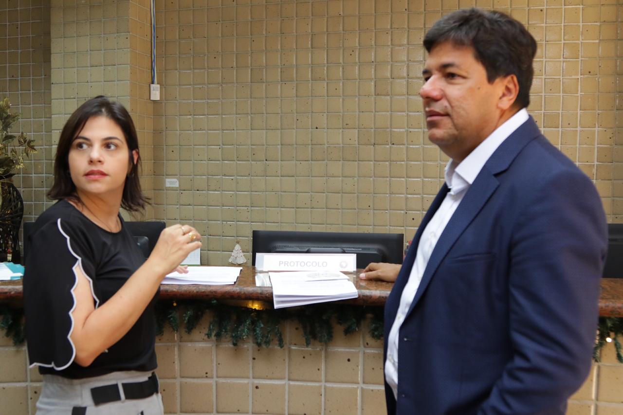 Mendonça e Priscila notificam ministro da Economia e presidente da Petrobras