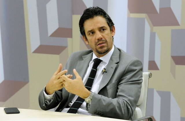 Daniel Coelho acusa imprensa de não querer ele candidato