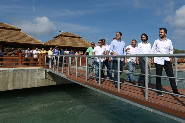 Paulo Câmara entrega ações nas áreas de Infraestrutura e Saúde em Noronha