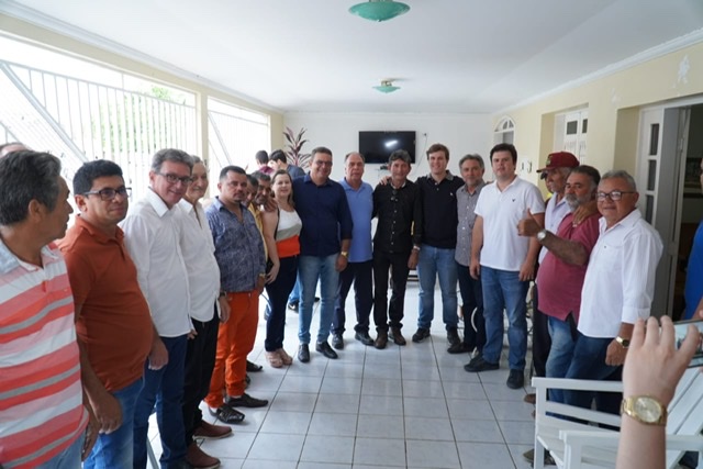 Fernando Bezerra Coelho defende obra do Ramal do Entremontes