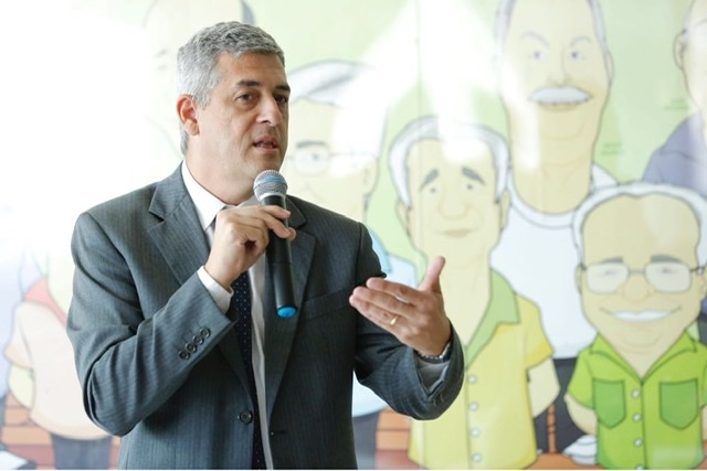 André Regis diz que educação pública do Recife está abandonada