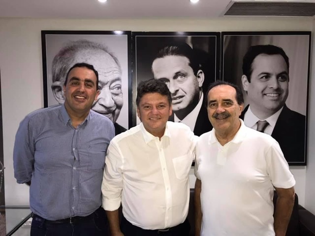 Sileno Guedes tem encontro com os Gomes e deixa suspense no ar sobre destino do partido em Caruaru