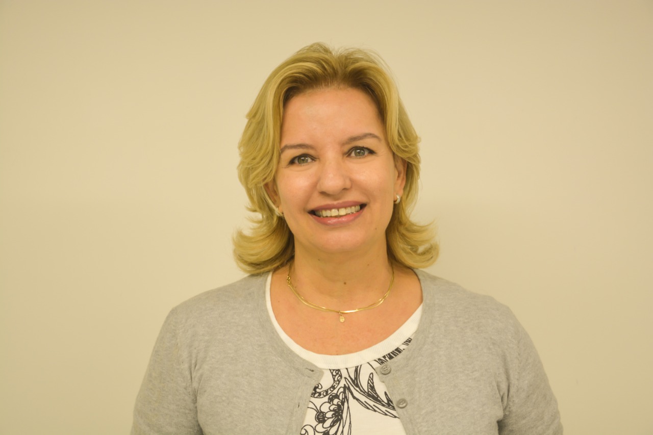 Ivania Porto comemora aprovação de trabalho em Congresso Mundial de Ciência Política