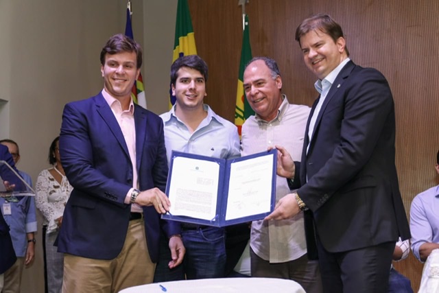 Miguel assina convênio de R$22 mi para duplicação e pavimentação de vias em Petrolina