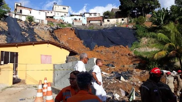 Governo divulga nota sobre deslizamento na Zona Norte do Recife