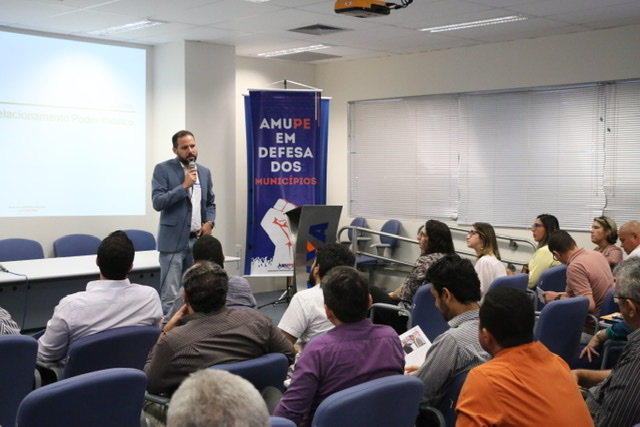 Iluminação pública é discutida entre prefeitos, técnicos municipais e Celpe