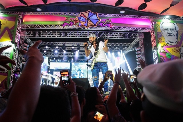 Baile Municipal é substituído por Abre-Alas na Estação Ferroviária