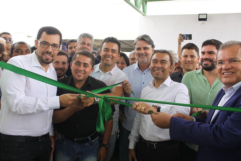 Edilson Tavares entrega nova escola em Toritama
