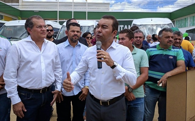 Prefeitura de Toritama investe cerca de R$ 3 mi na compra de ônibus escolares