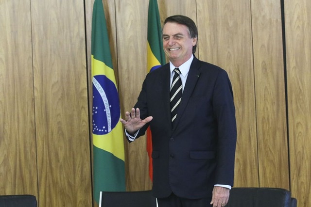 Bolsonaro anuncia reajuste no valor do salário mínimo