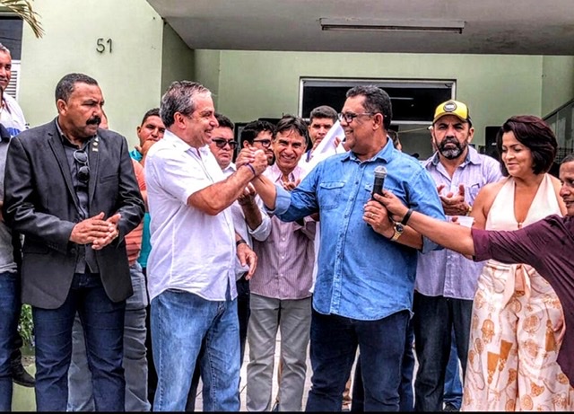 Tadeu Alencar participa da entrega de veículos para a saúde de Altinho