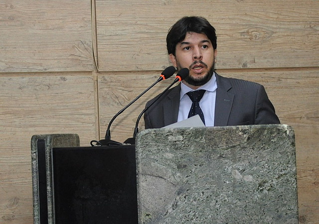 Fagner Fernandes entre PDT e PSB