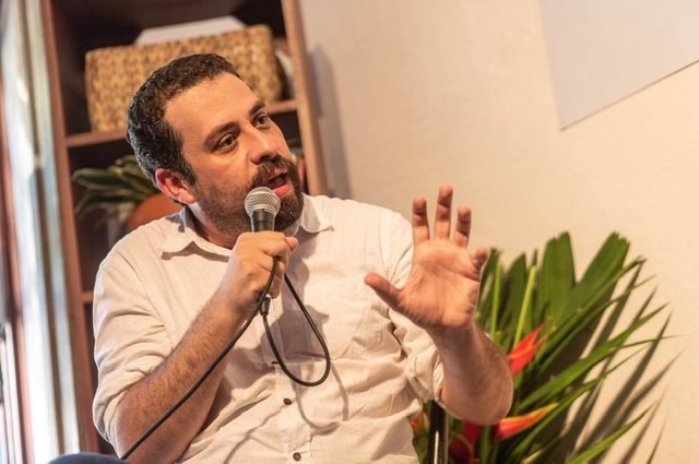 Ex-presidenciável Guilherme Boulos participa de atividade em Caruaru