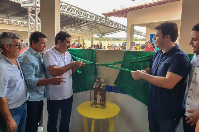 Fernando Filho participa de inauguração de escola em Orobó