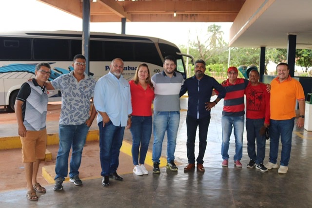 Roberta Arraes comemora a conquista da reforma no terminal rodoviário de Araripina