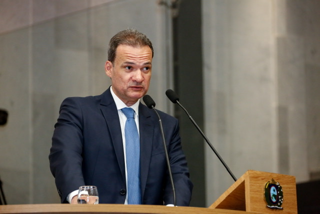 Secretário da Casa Civil presta contas de ações do governo na Alepe