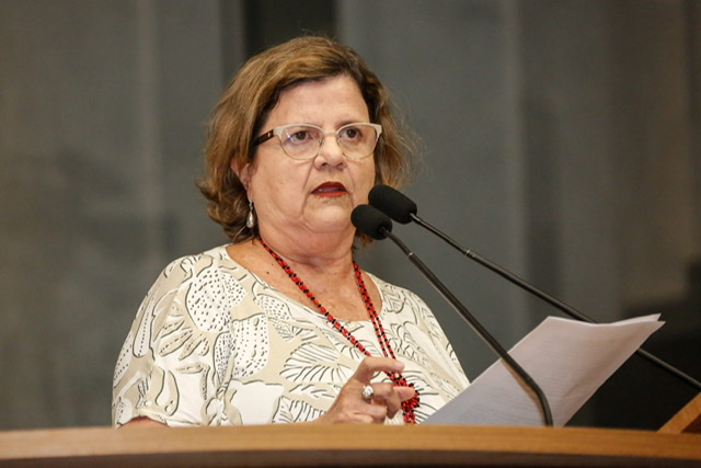 Teresa Leitão pede que Governo do Estado agilize o acréscimo no Piso dos Professores