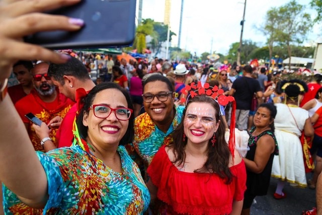 Marília inicia pré-campanha com slogan: “Recife do lado esquerdo do peito”