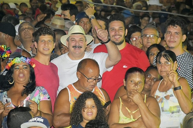 Presidente da Alepe e João Campos caem na folia junto com Eriberto Rafael