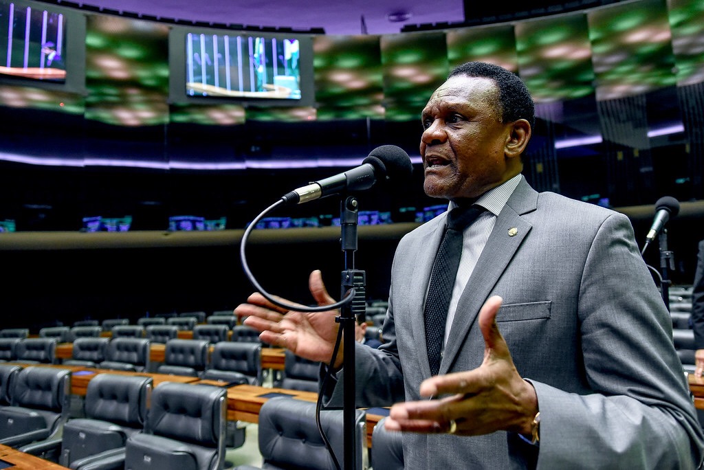 Ossesio Silva defende ultrassonografia mamária obrigatória no SUS