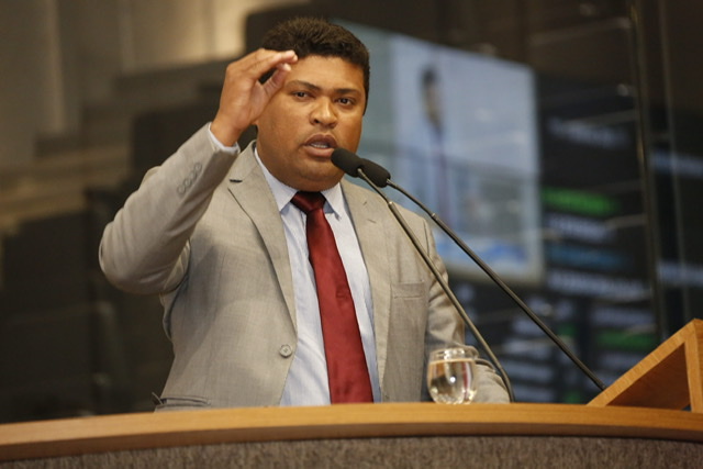 Deputado denuncia ausência de assistência de saúde aos policiais do interior do estado