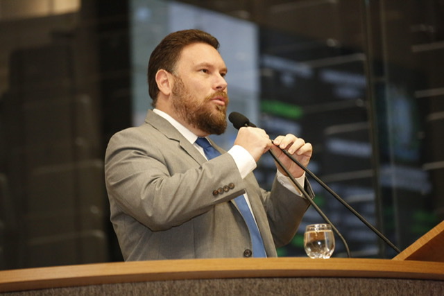 Wanderson protesta pela ausência de Lia de Itamaracá no Carnaval de Pernambuco