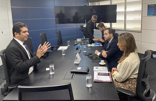 Fernando Rodolfo vai até presidência da Caixa cobrar explicações sobre mudanças em Caruaru