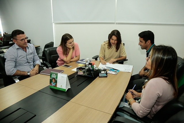 Raquel Lyra assina ordem de serviço para construção de nova creche