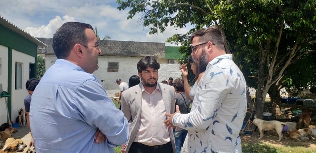 Vereadores de Caruaru realizam visita a AME Animal