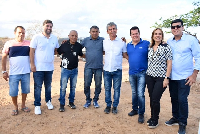 Edson e Alessandra Vieira dedicam domingo de Carnaval para visitar retiros espirituais