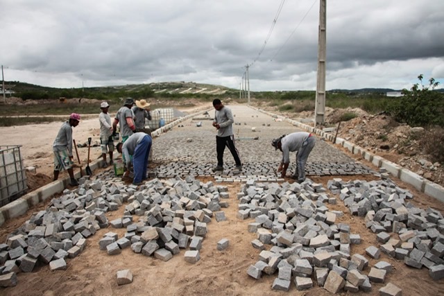 Prefeitura de Caruaru inicia obra de calçamento ao acesso da ETE Fernando Lyra
