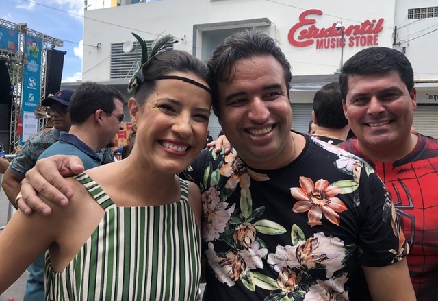 Líder do governo acompanha prefeita de Caruaru em agenda carnavalesca