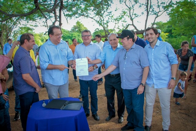 Sebastião Oliveira articula obra hídrica para o Sertão