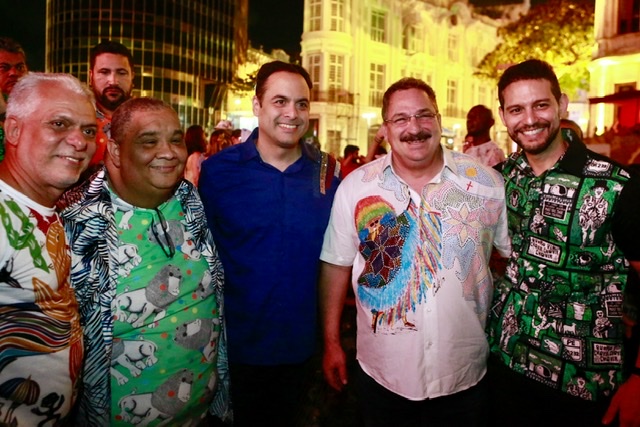Paulo Câmara reverencia a alegria do Carnaval de Pernambuco