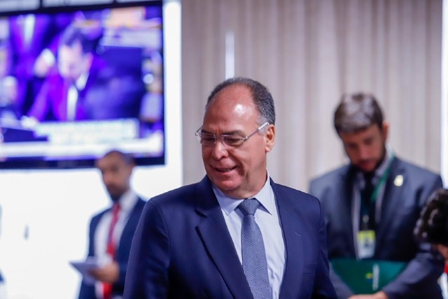 Governo não vai flexibilizar teto de gastos públicos, diz Fernando Bezerra