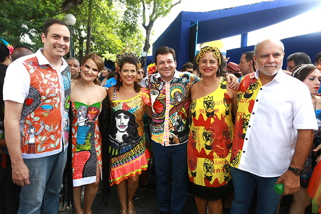 Paulo Câmara marca presença na 43º edição do Galo da Madrugada
