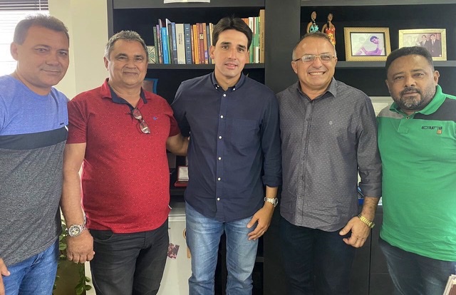 Republicanos filia prefeito do Cedro, Antônio Leite