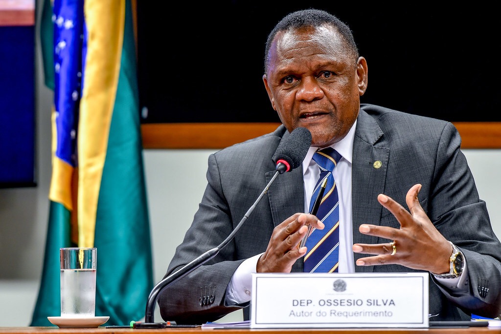 Ossesio Silva critica enredo da escola de samba Mangueira