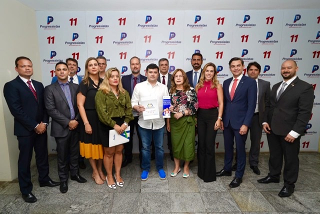 Eduardo da Fonte recebe grupo de Advogados Gerais da União