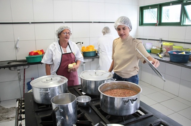 Raquel Lyra realiza visita a unidades de ensino em Caruaru