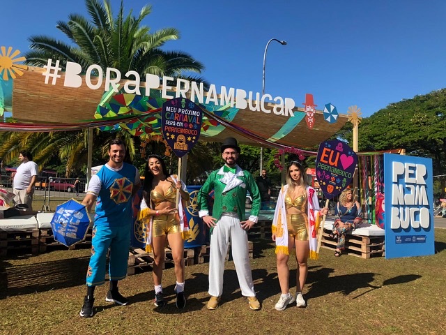 Empetur realiza ação durante desfile do Galo da Madrugada em São Paulo