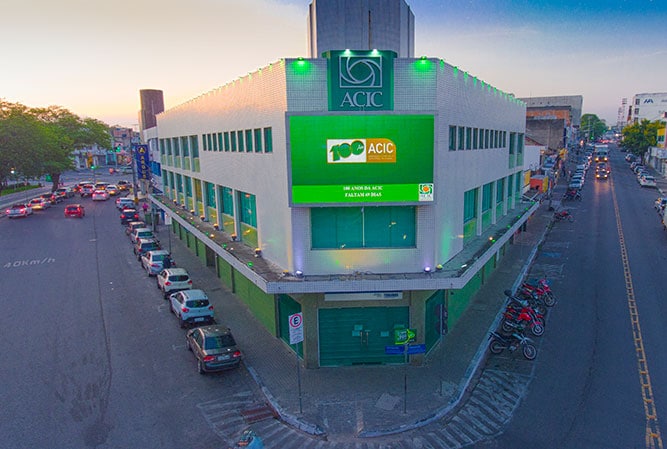 Acic se posiciona sobre abertura do comércio em Caruaru
