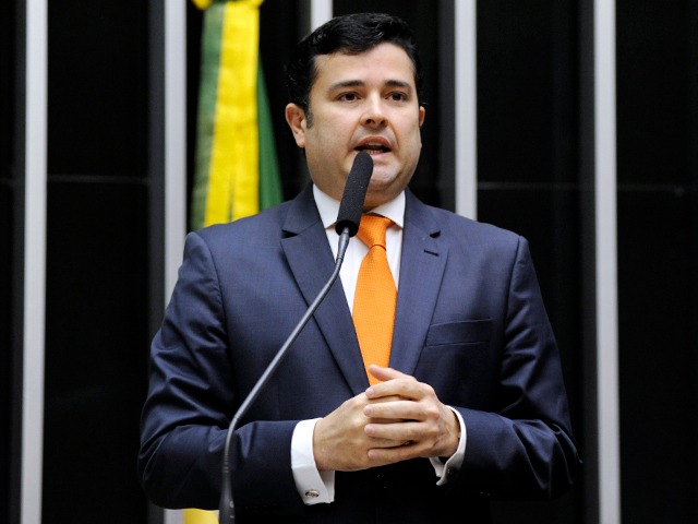 Eduardo da Fonte solicita passagens de ônibus mais baratas na RMR