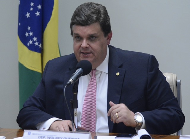 Wolney Queiroz ganha musculatura dentro do PDT